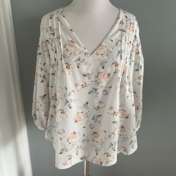 Skies Are Blue Floral Top - Picture 5 of 15